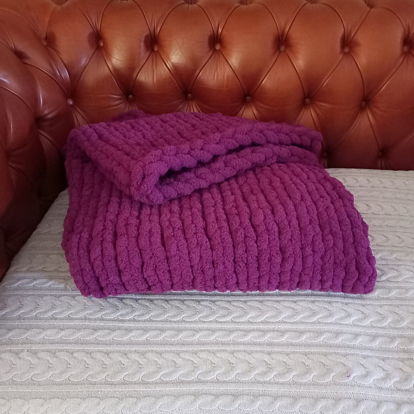 Chunky Hand-Knit Throw Blanket - Luxury Soft Blanket (129cm x 105cm)