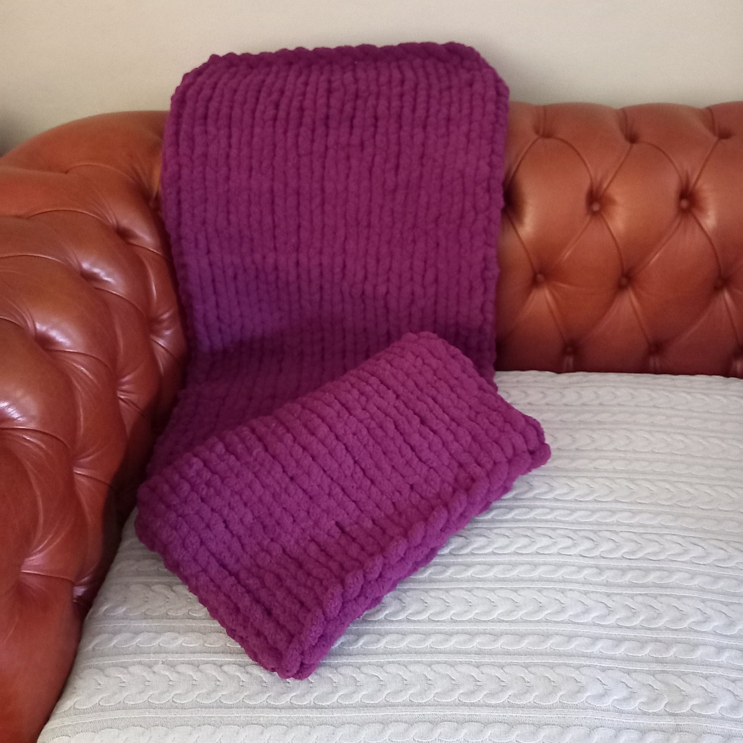 Chunky Hand-Knit Throw Blanket - Luxury Soft Blanket (129cm x 105cm)